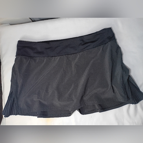 Lululemon Athletica Black Skort with Pleats - Picture 5 of 5